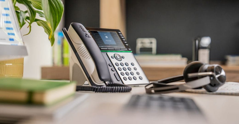CLOUD PHONE SYSTEMS VS. TRADITIONAL PHONE SYSTEMS: WHICH ONE FOR MODERN BUSINESSES?